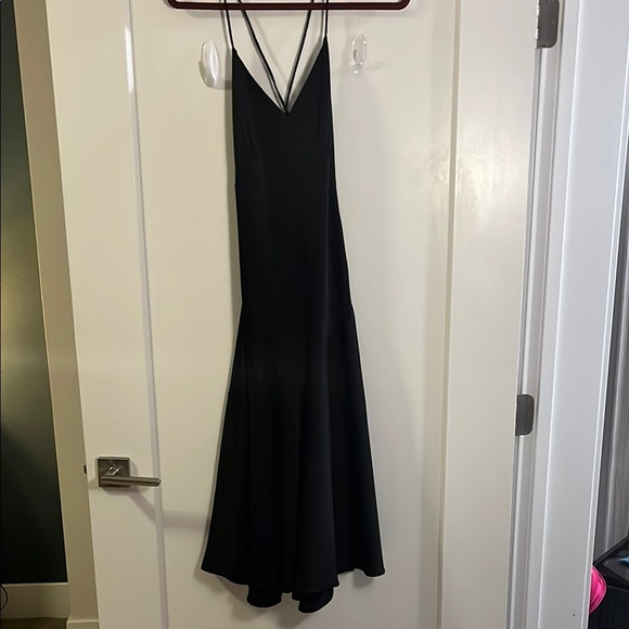 Elegant Black Evening Dress - Picture 1 of 4